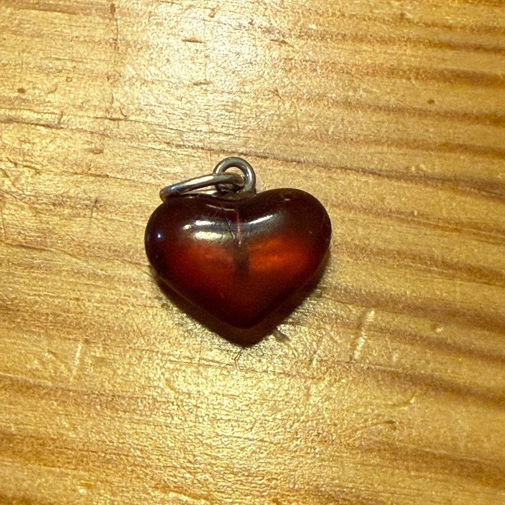 GUC Small polish amber heart pendant with a 925 Sterling silver bale